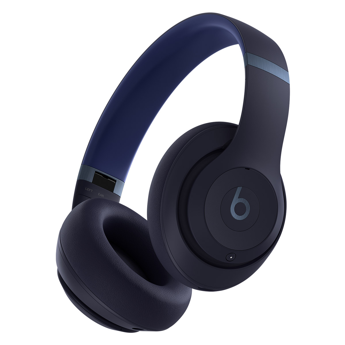 海军蓝 Beats Studio Pro 的特写