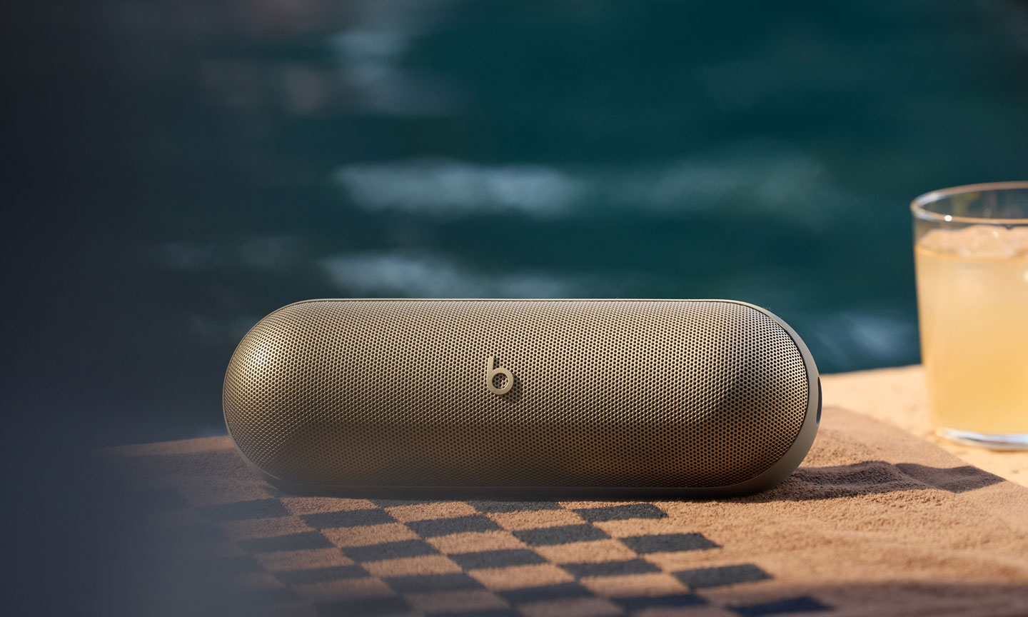 Beats Pill 桌面静态展示